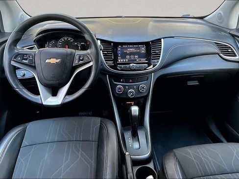 Used 2022 Chevrolet Trax LT w/ LT Convenience Package FWD image 6
