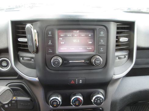 Used 2024 RAM 2500 Big Horn AWD/4WD image 32