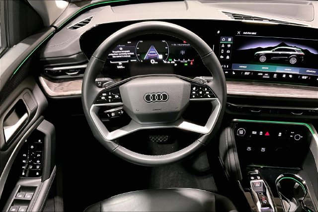 Certified 2025 Audi Q5 Premium AWD/4WD image 4