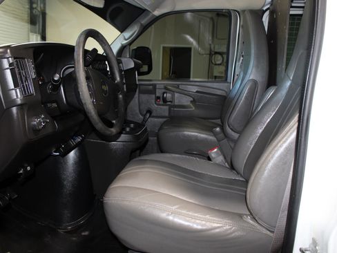 Used 2011 Chevrolet Express 2500 RWD image 8