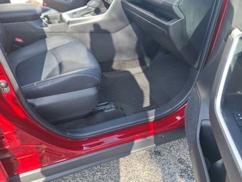 Used 2021 Toyota RAV4 XLE Premium image 25