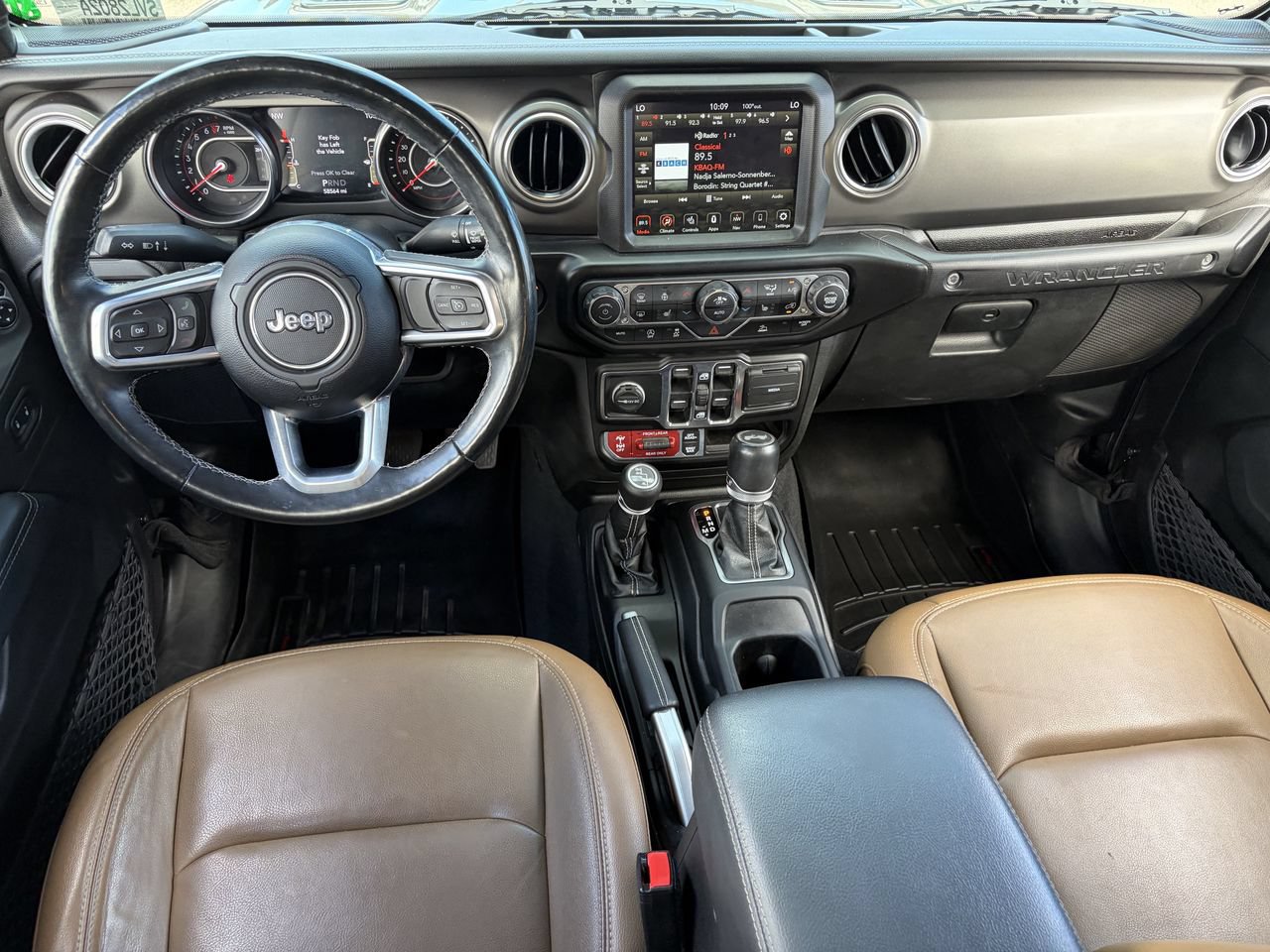 Used 2022 Jeep Wrangler Unlimited Rubicon w/ LED Lighting Group AWD/4WD image 15