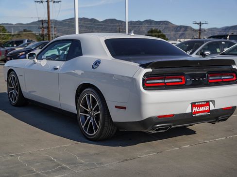 Used 2022 Dodge Challenger R/T w/ Plus Package image 11