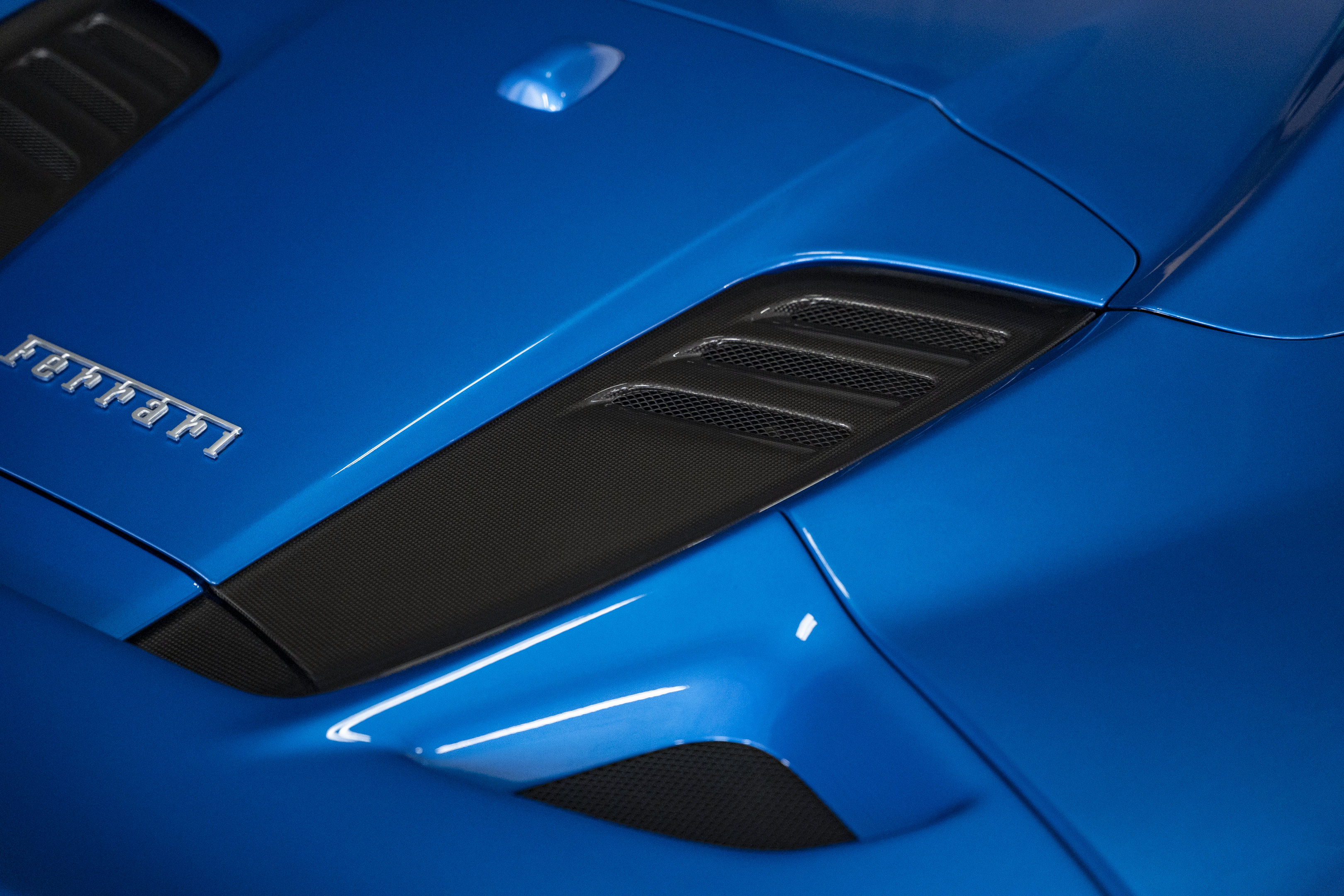 Used 2023 Ferrari F8 Tributo RWD image 18