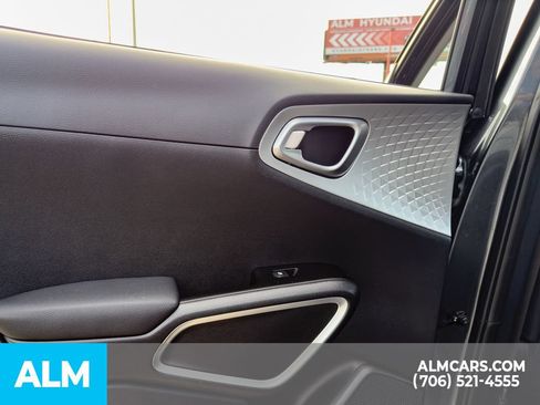 Used 2025 Kia Soul LX w/ LX Technology Package FWD image 14