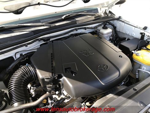 Used 2015 Toyota Tacoma 4x4 Double Cab w/ TRD Off-Road Package image 23