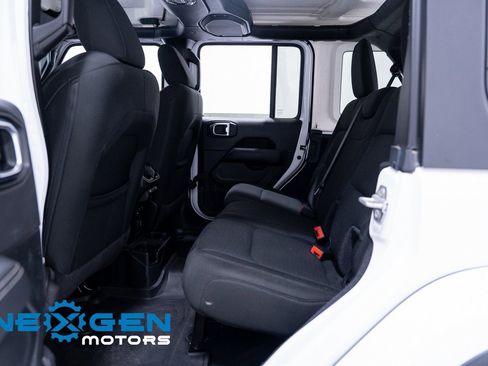 Used 2020 Jeep Wrangler Unlimited Sahara image 35