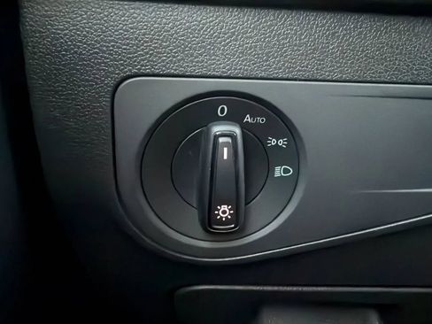 Used 2020 Volkswagen Tiguan S FWD image 33
