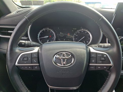 Used 2022 Toyota Highlander XSE FWD image 21