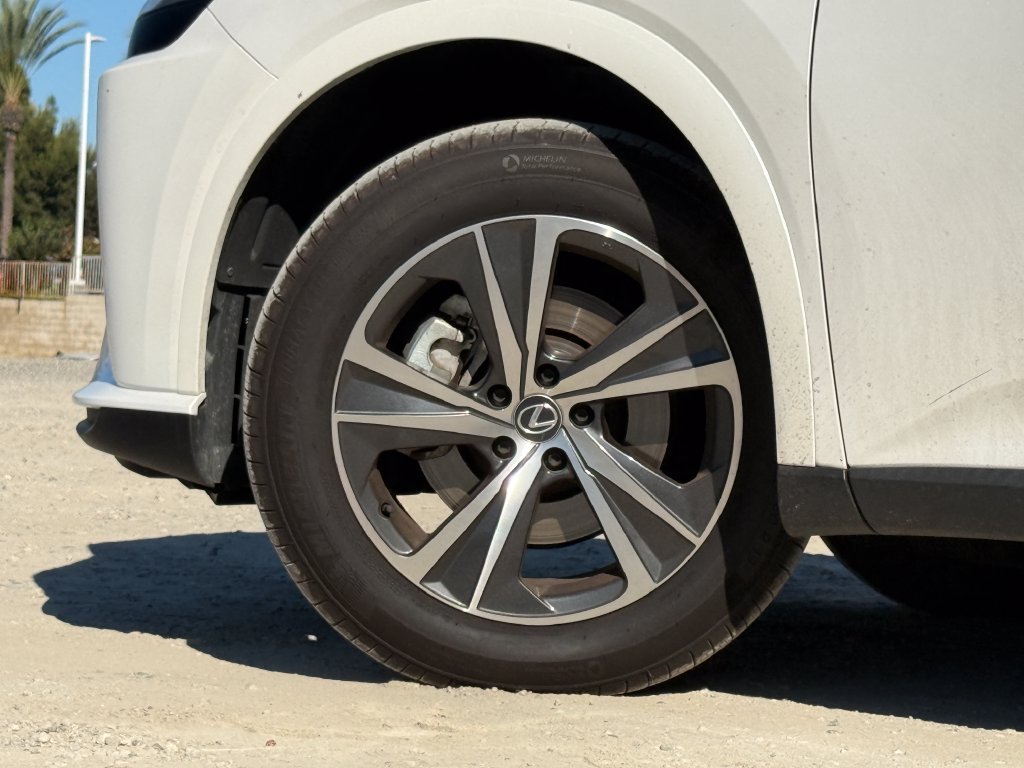 Used 2025 Lexus RX 350 FWD w/ Technology Package image 7