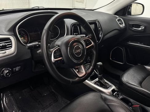 Used 2019 Jeep Compass Latitude w/ Cold Weather Group AWD/4WD image 17