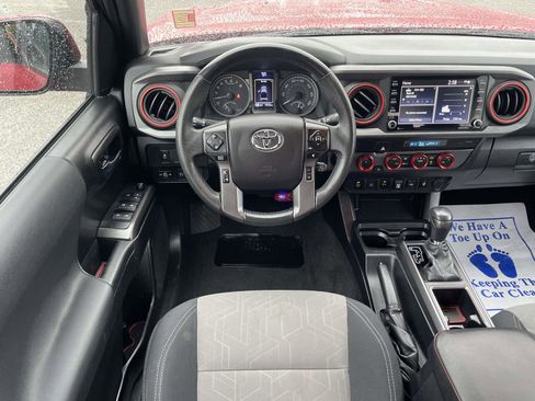 Used 2021 Toyota Tacoma TRD Off-Road image 11