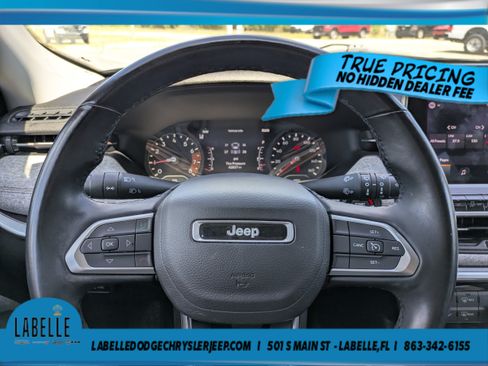 Used 2022 Jeep Compass Latitude w/ Sun and Sound Group AWD/4WD image 23