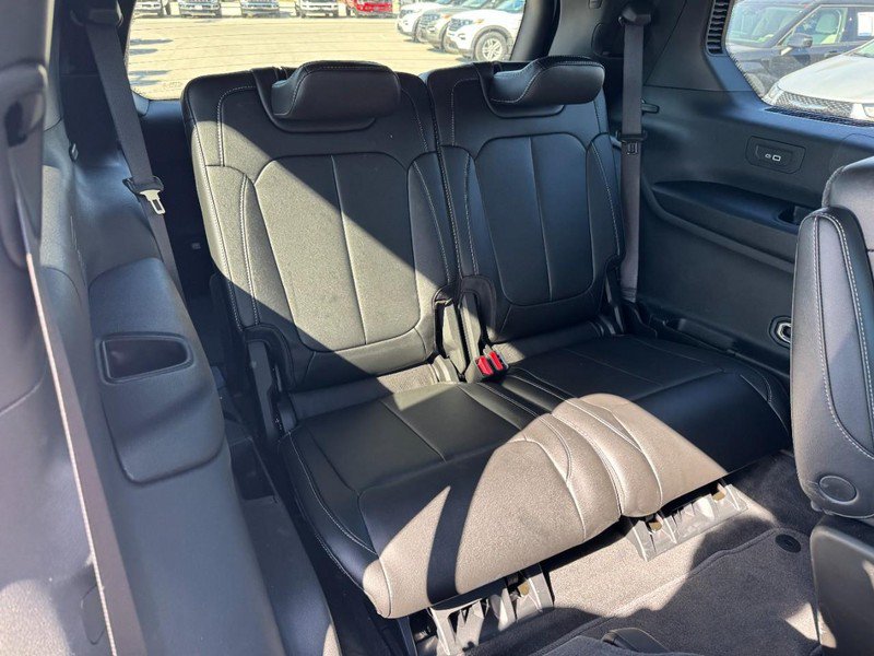 Used 2025 Jeep Grand Cherokee L Limited w/ Black Appearance Package AWD/4WD image 11