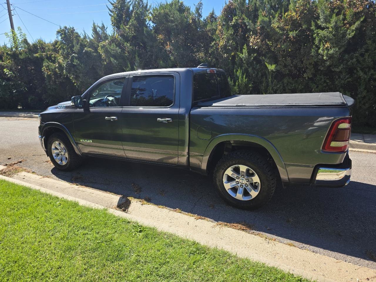 Used 2022 RAM 1500 Laramie AWD/4WD image 2