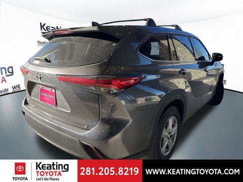 Used 2021 Toyota Highlander LE image 3