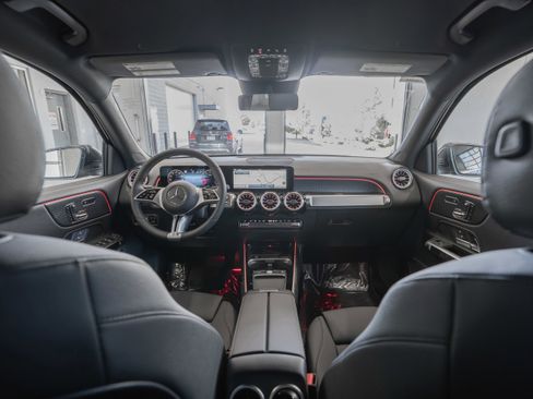 Used 2025 Mercedes-Benz GLB 250 image 27