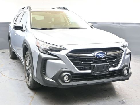 Certified 2025 Subaru Outback Onyx Edition AWD/4WD image 8