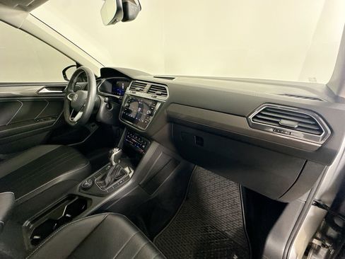 Used 2022 Volkswagen Tiguan SE image 43