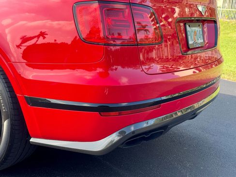 Used 2019 Bentley Bentayga image 30