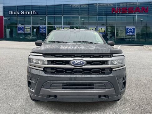 Used 2023 Ford Expedition Max XLT image 2