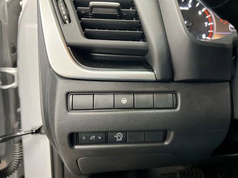 Used 2023 Nissan Rogue SV AWD/4WD image 18