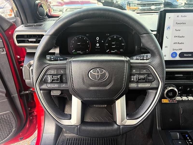 Used 2025 Toyota 4Runner Limited AWD/4WD image 23