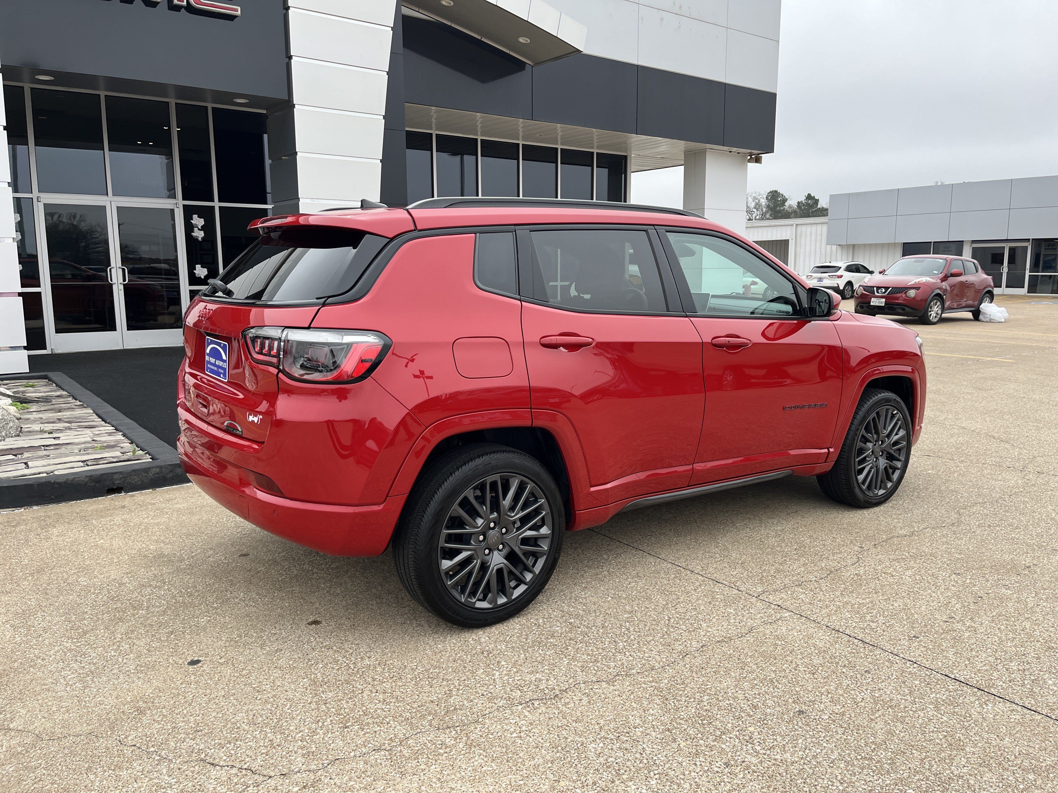 Used 2024 Jeep Compass Limited AWD/4WD image 3