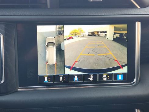 Used 2024 GMC Yukon Denali RWD image 6