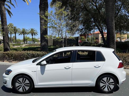 Used 2015 Volkswagen e-Golf SEL Premium image 12