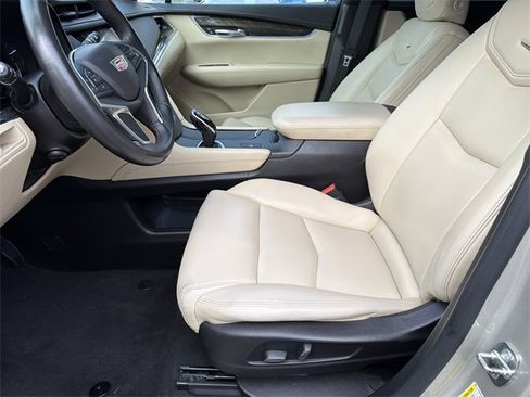 Used 2017 Cadillac XT5 FWD image 17