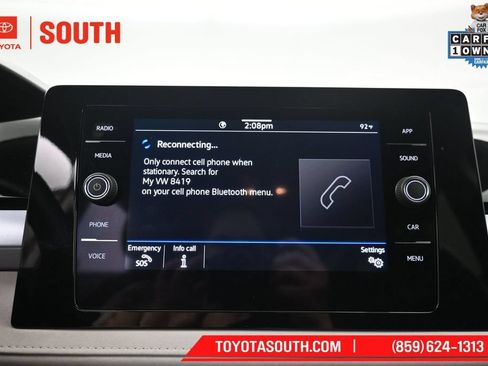 Used 2025 Volkswagen Taos SE FWD image 16