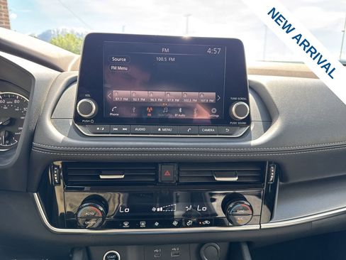 Used 2022 Nissan Rogue SV AWD/4WD image 23