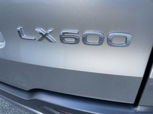 Used 2024 Lexus LX 600 4WD w/ Luxury Package image 35