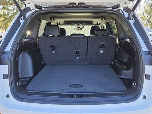 New 2025 Jeep Grand Cherokee Altitude image 13