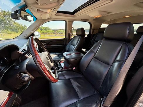 Used 2007 Cadillac Escalade AWD w/ Information Package image 16