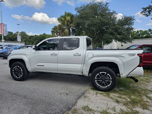 Used 2025 Toyota Tacoma TRD Sport AWD/4WD image 5