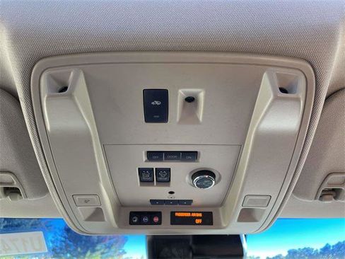 Used 2019 Cadillac Escalade Premium Luxury image 31