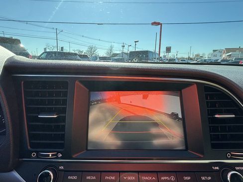 Used 2017 Hyundai Elantra SE FWD image 23