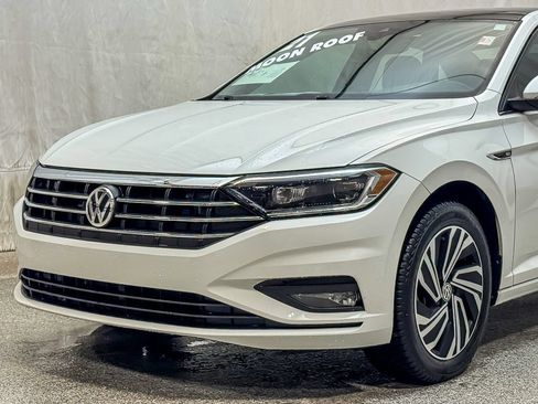 Used 2021 Volkswagen Jetta SEL Premium FWD image 3