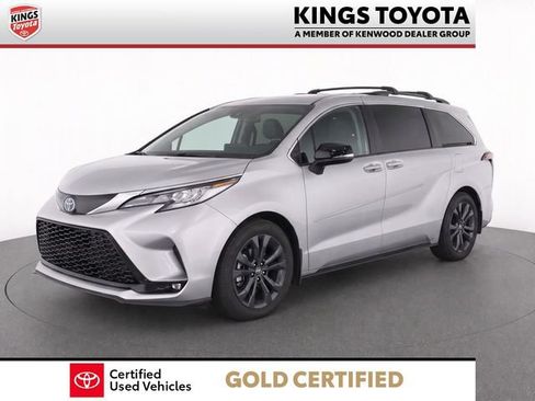 Used 2024 Toyota Sienna XSE w/ XSE Premium Package FWD image 3