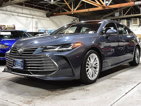 Used 2019 Toyota Avalon Limited image 6