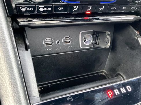 Used 2023 Jeep Grand Cherokee Overland w/ MOPAR Finishing Package image 22