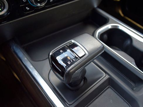 Used 2022 GMC Sierra 1500 SLT w/ SLT Convenience Package image 15