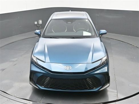Used 2025 Toyota Camry SE image 30