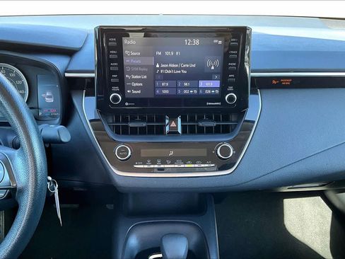 Used 2022 Toyota Corolla LE image 7