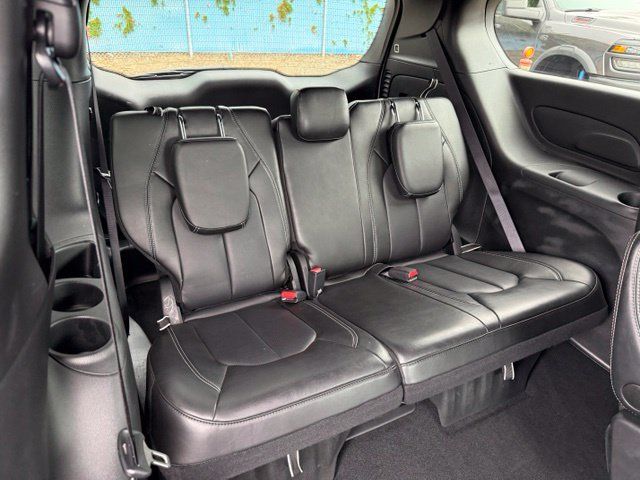Used 2025 Chrysler Pacifica Select FWD image 15
