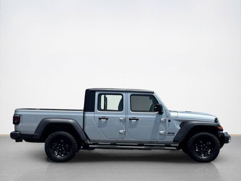 Used 2023 Jeep Gladiator Sport w/ Trailer Tow Package AWD/4WD image 8