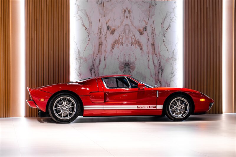 Used 2005 Ford GT RWD image 3
