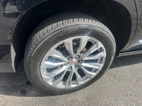 Used 2024 GMC Yukon Denali w/ Advanced Technology Package image 16